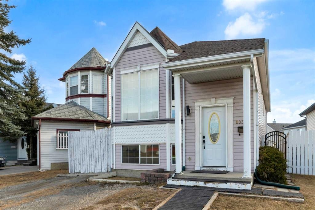 8035 Laguna Way Ne, Calgary, AB - Outdoor