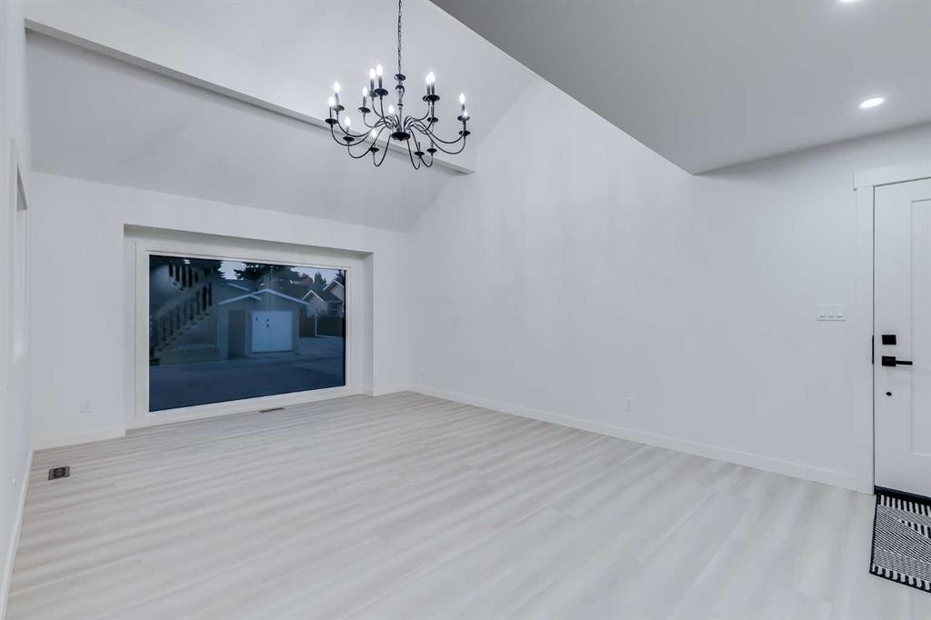 116 Deer Run Close Se, Calgary, AB - Indoor