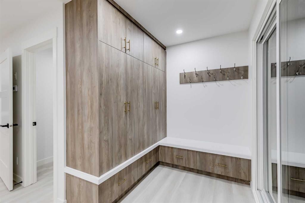 116 Deer Run Close Se, Calgary, AB - Indoor Photo Showing Other Room