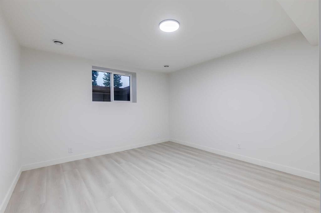 116 Deer Run Close Se, Calgary, AB - Indoor Photo Showing Other Room