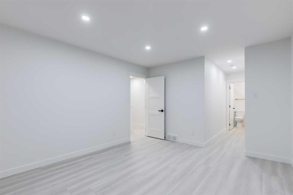 116 Deer Run Close Se, Calgary, AB - Indoor Photo Showing Other Room