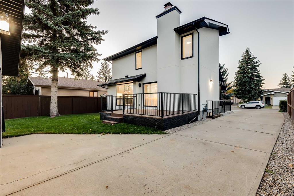116 Deer Run Close Se, Calgary, AB - Outdoor With Exterior