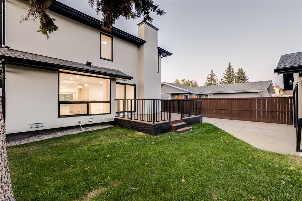 116 Deer Run Close Se, Calgary, AB - Outdoor With Exterior