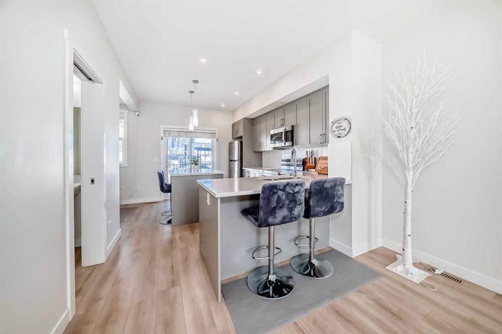 240 Copperleaf Way Se, Calgary, AB - Indoor Photo Showing Kitchen
