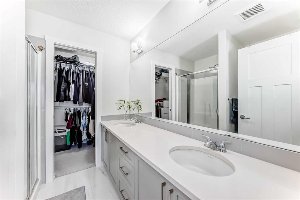 240 Copperleaf Way Se, Calgary, AB - Indoor Photo Showing Bathroom