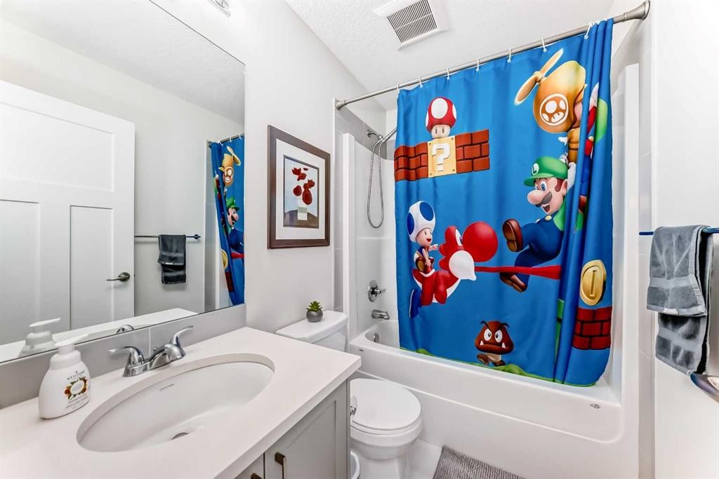 240 Copperleaf Way Se, Calgary, AB - Indoor Photo Showing Bathroom