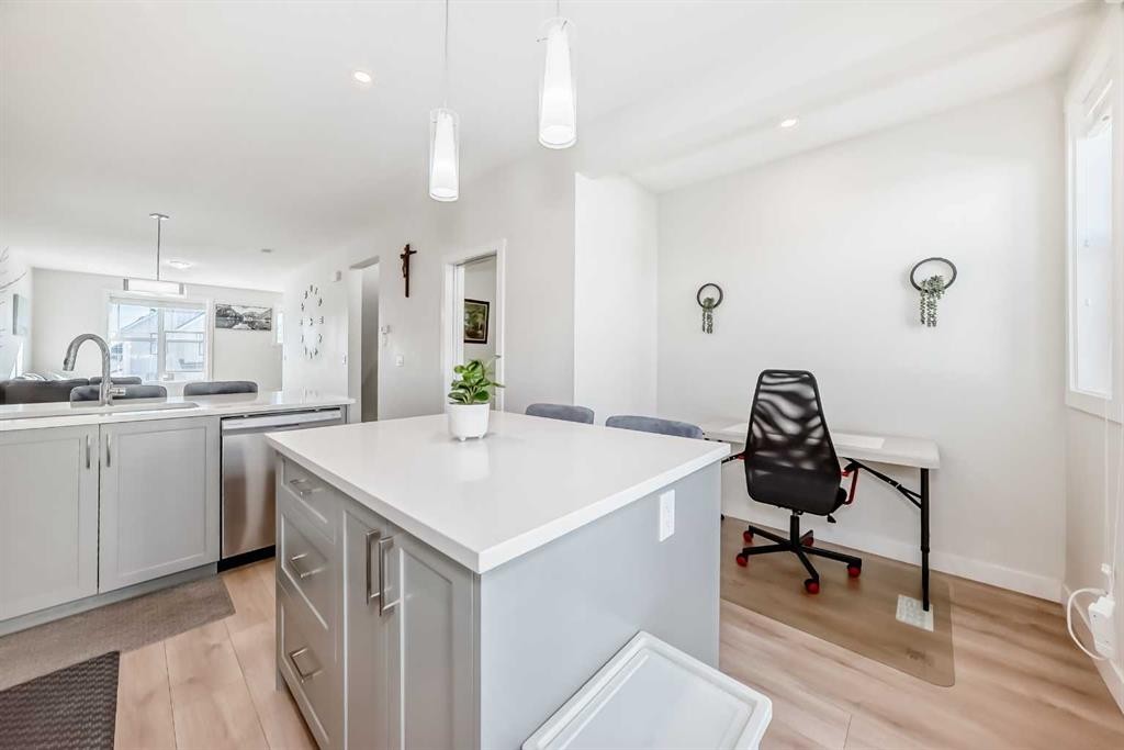 240 Copperleaf Way Se, Calgary, AB - Indoor Photo Showing Kitchen
