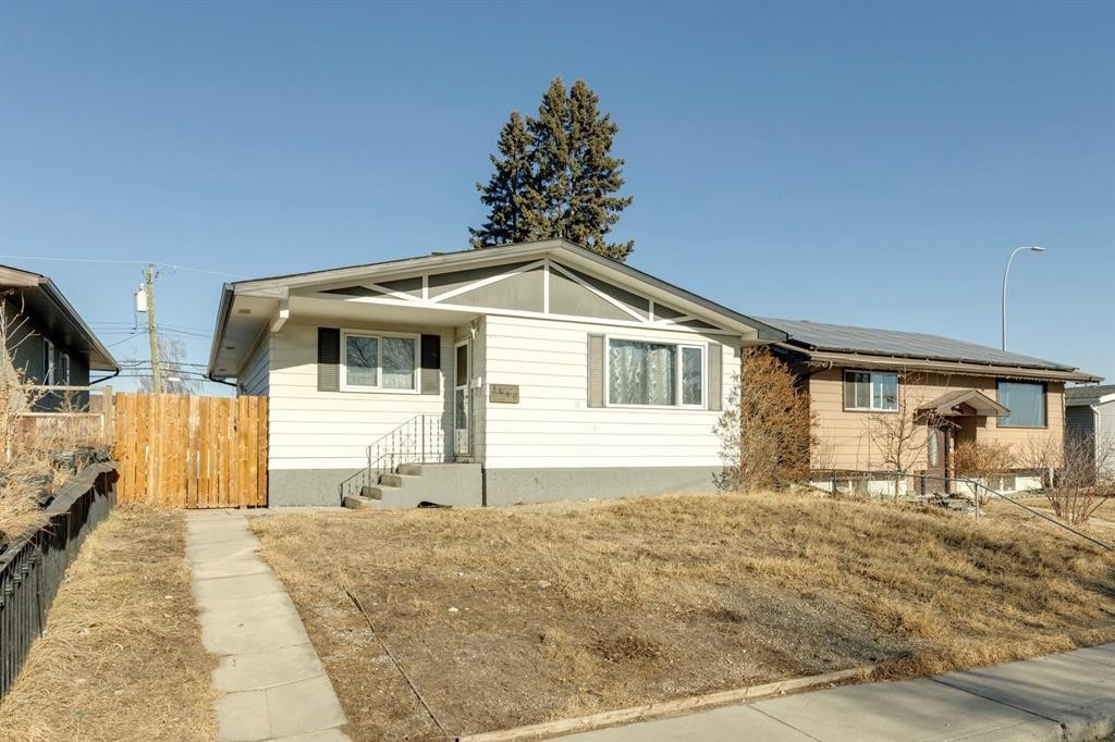 3640 Dover Ridge Drive Se, Calgary, AB - Outdoor