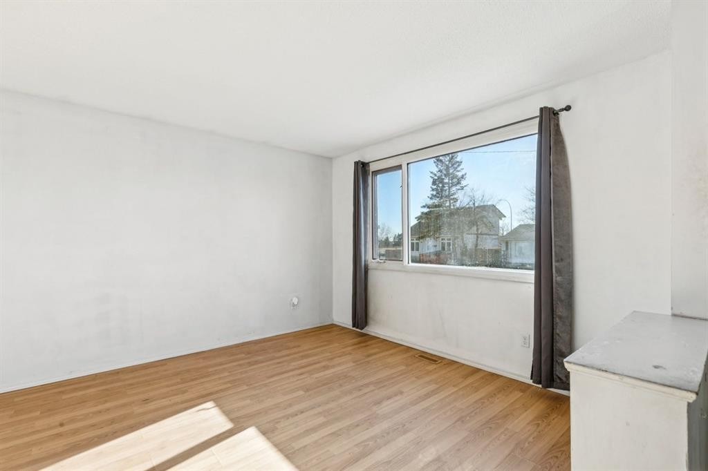 3640 Dover Ridge Drive Se, Calgary, AB - Indoor Photo Showing Other Room