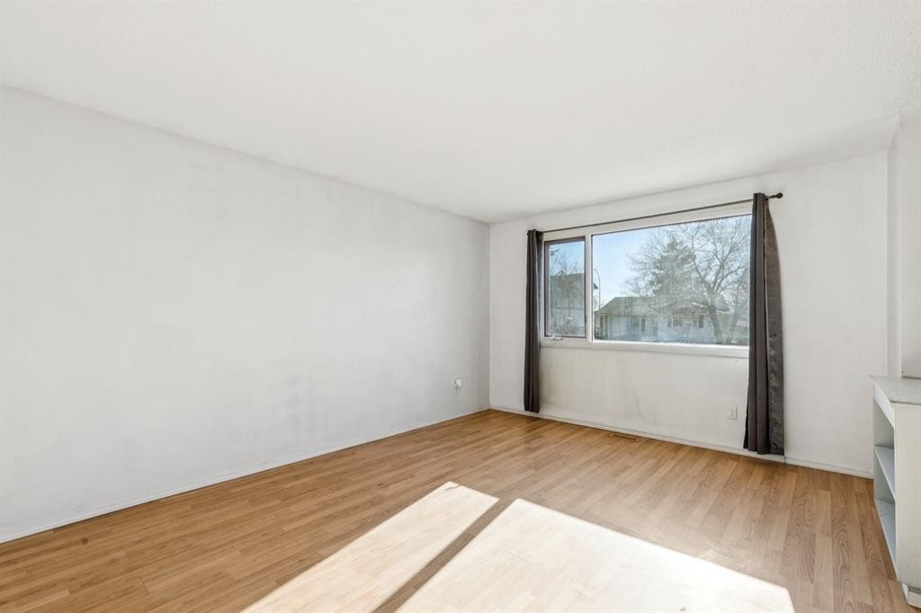 3640 Dover Ridge Drive Se, Calgary, AB - Indoor Photo Showing Other Room