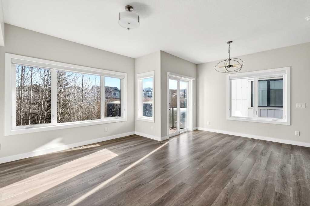 168 Crestridge Common Sw, Calgary, AB - Indoor