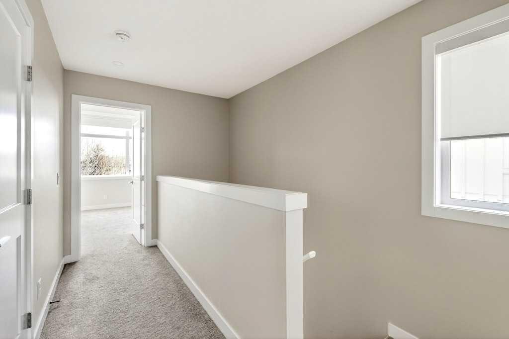 168 Crestridge Common Sw, Calgary, AB - Indoor Photo Showing Other Room