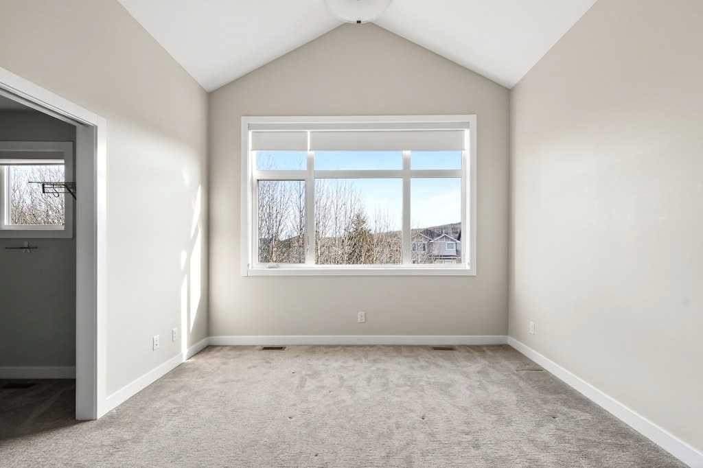 168 Crestridge Common Sw, Calgary, AB - Indoor Photo Showing Other Room