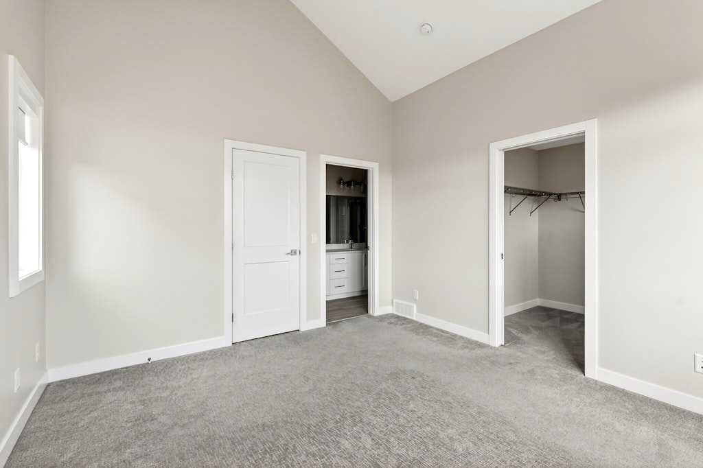 168 Crestridge Common Sw, Calgary, AB - Indoor Photo Showing Other Room