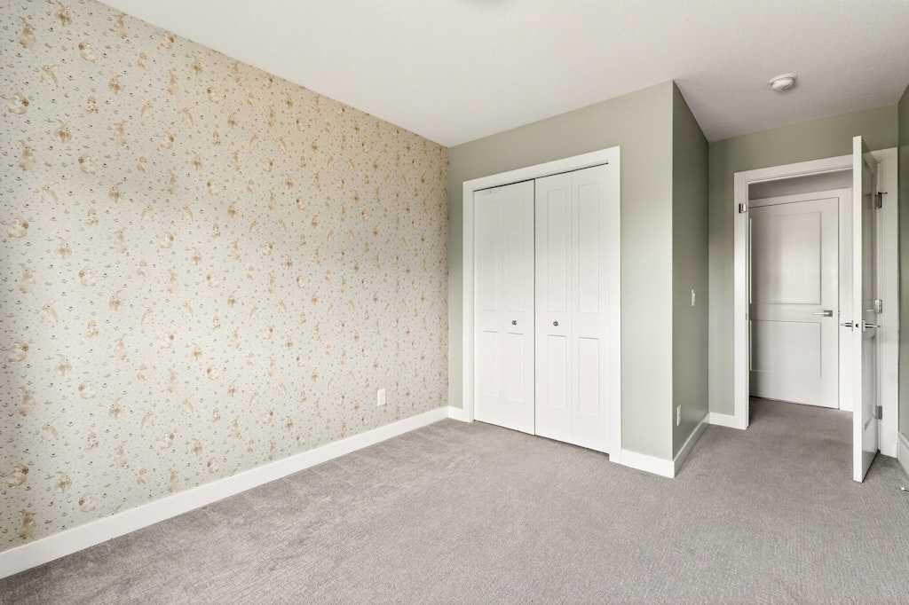 168 Crestridge Common Sw, Calgary, AB - Indoor Photo Showing Other Room
