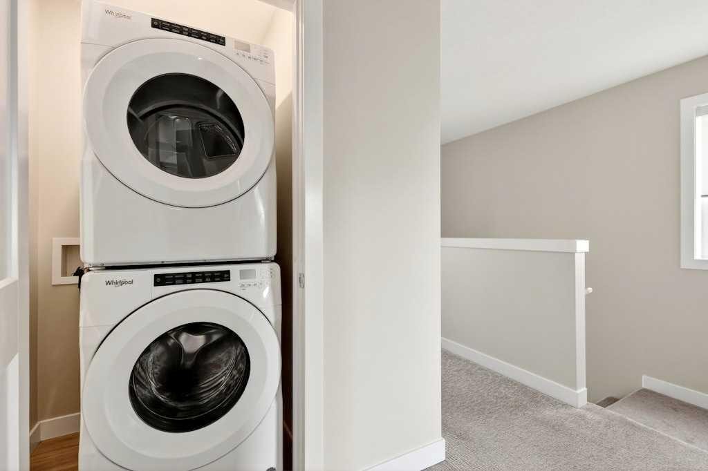 168 Crestridge Common Sw, Calgary, AB - Indoor Photo Showing Laundry Room