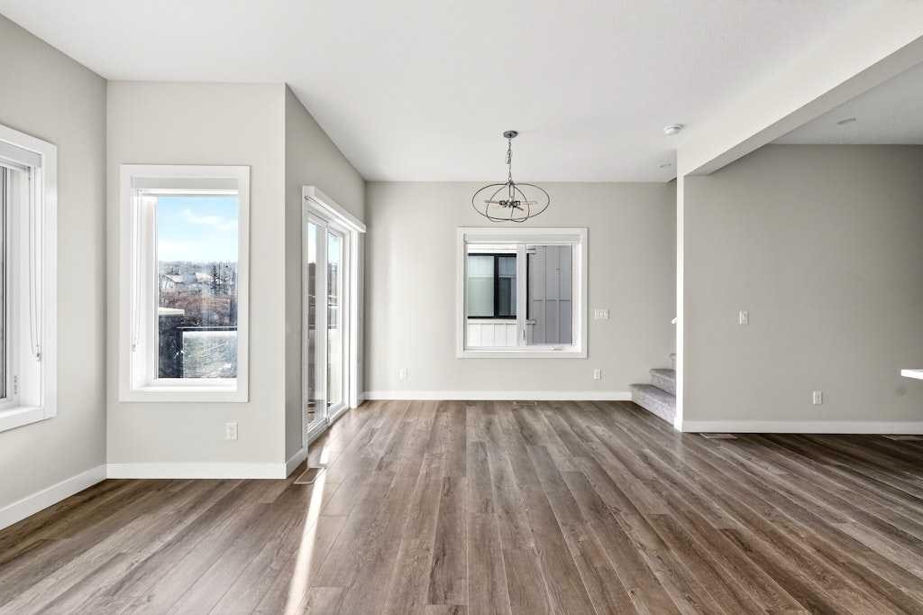 168 Crestridge Common Sw, Calgary, AB - Indoor Photo Showing Other Room