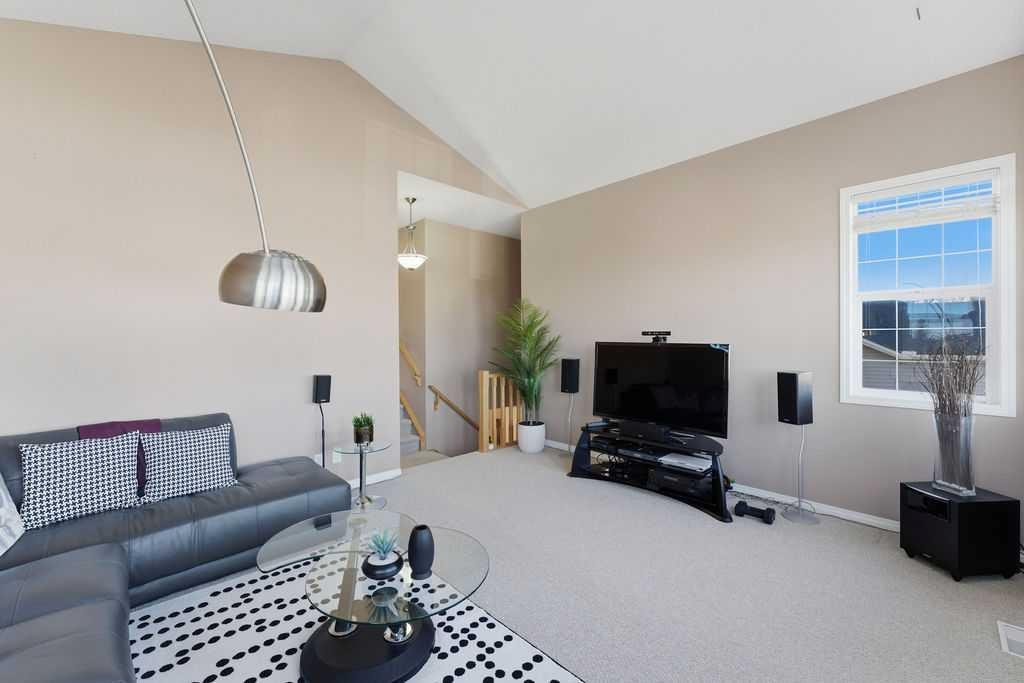 178 Kincora View Nw, Calgary, AB - Indoor Photo Showing Living Room