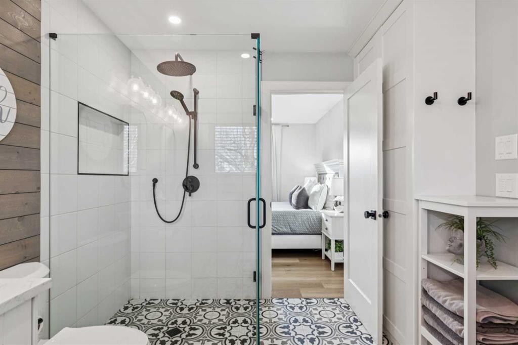 412 Athlone Road Se, Calgary, AB - Indoor Photo Showing Bathroom