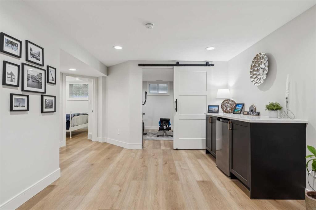 412 Athlone Road Se, Calgary, AB - Indoor