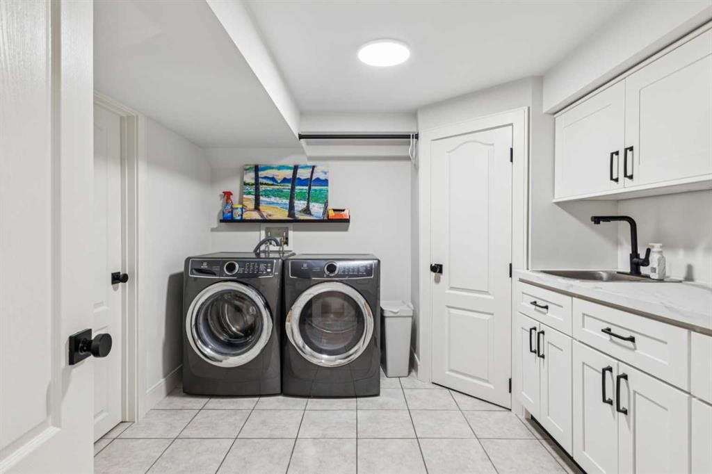 412 Athlone Road Se, Calgary, AB - Indoor Photo Showing Laundry Room