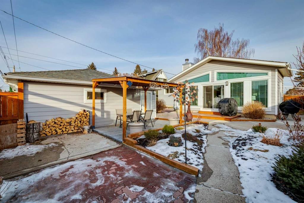 412 Athlone Road Se, Calgary, AB - Outdoor