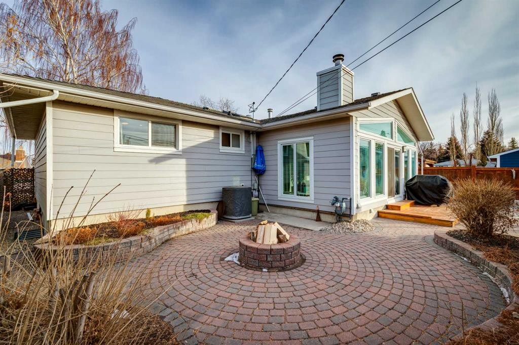 412 Athlone Road Se, Calgary, AB - Outdoor With Exterior