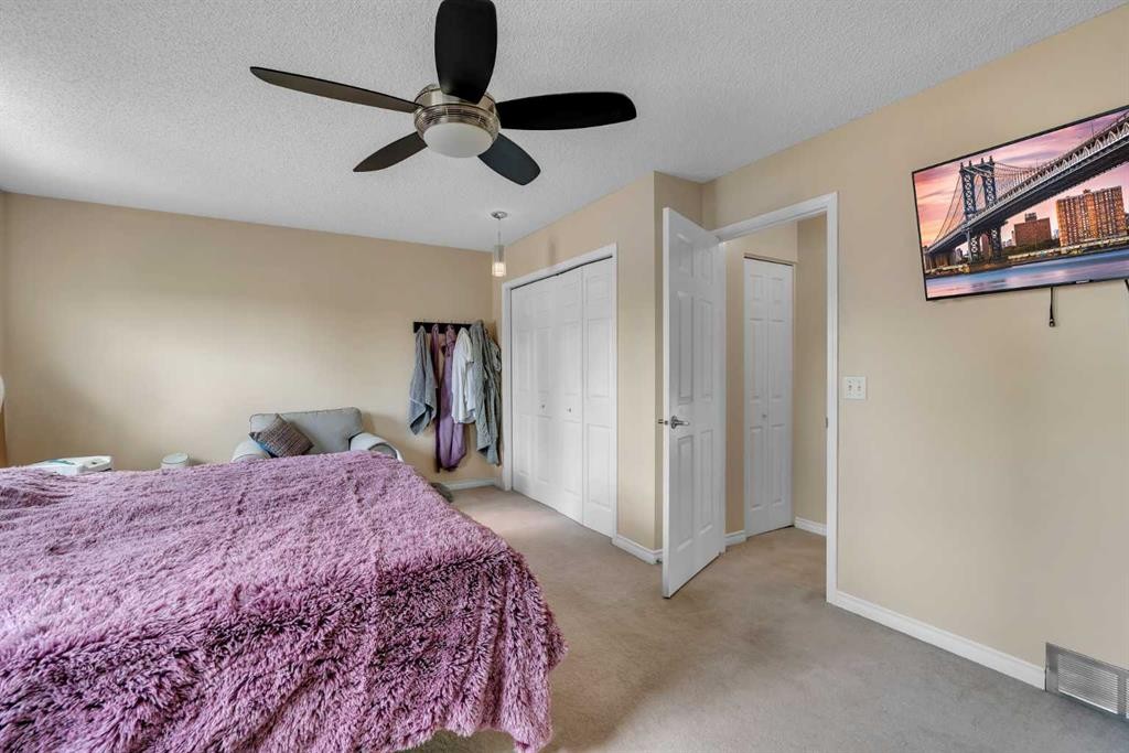 43 Covington Rise Ne, Calgary, AB - Indoor Photo Showing Bedroom