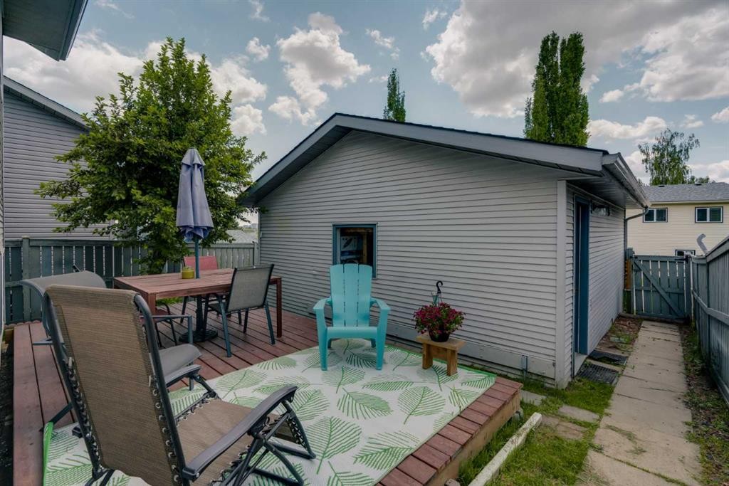 43 Covington Rise Ne, Calgary, AB - Outdoor With Deck Patio Veranda With Exterior