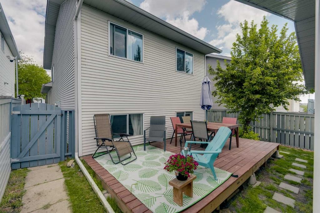 43 Covington Rise Ne, Calgary, AB - Outdoor With Exterior