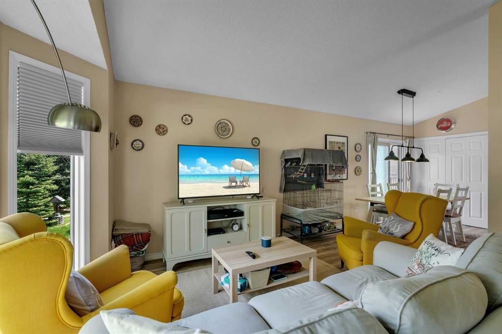 43 Covington Rise Ne, Calgary, AB - Indoor Photo Showing Living Room