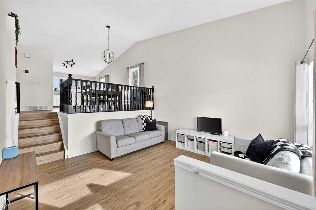 250 Cimarron Boulevard, Okotoks, AB - Indoor Photo Showing Other Room