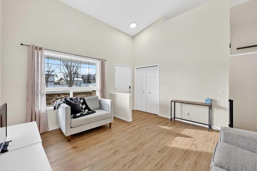 250 Cimarron Boulevard, Okotoks, AB - Indoor