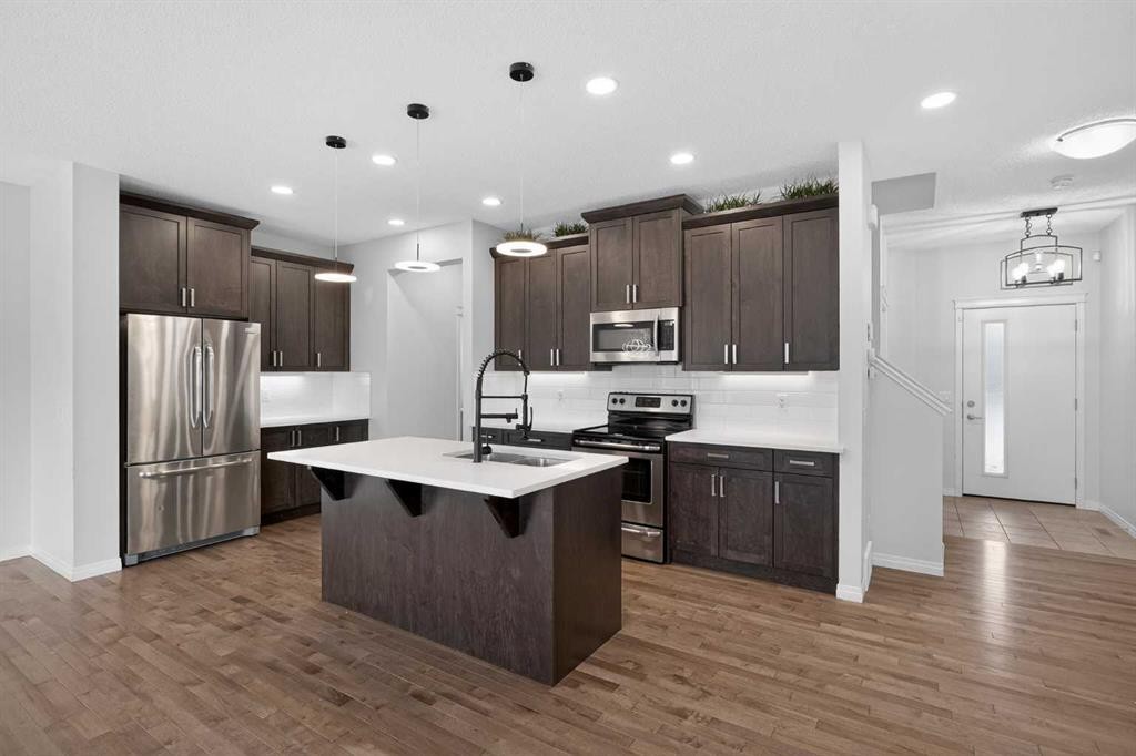114 Walgrove Green Se, Calgary, AB - Indoor Photo Showing Kitchen With Double Sink With Upgraded Kitchen