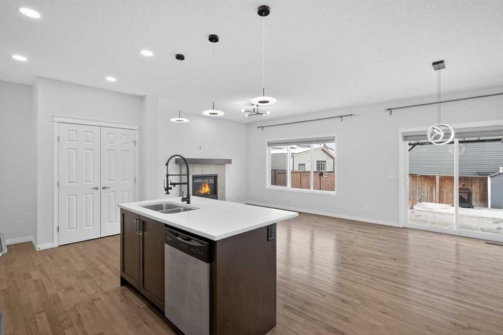 114 Walgrove Green Se, Calgary, AB - Indoor Photo Showing Kitchen With Double Sink With Upgraded Kitchen