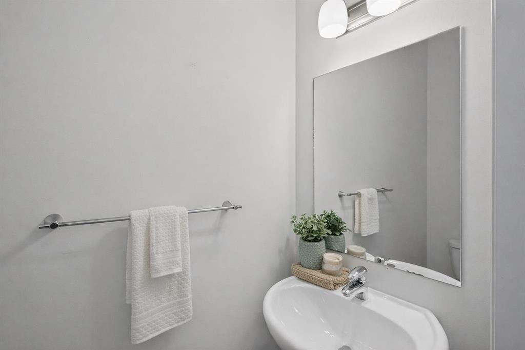 114 Walgrove Green Se, Calgary, AB - Indoor Photo Showing Bathroom
