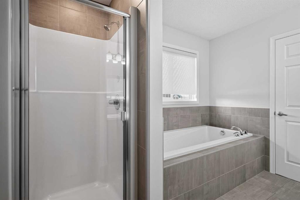 114 Walgrove Green Se, Calgary, AB - Indoor Photo Showing Bathroom