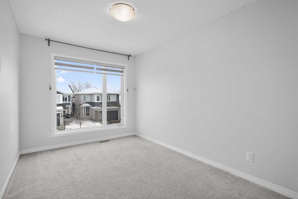 114 Walgrove Green Se, Calgary, AB - Indoor Photo Showing Other Room