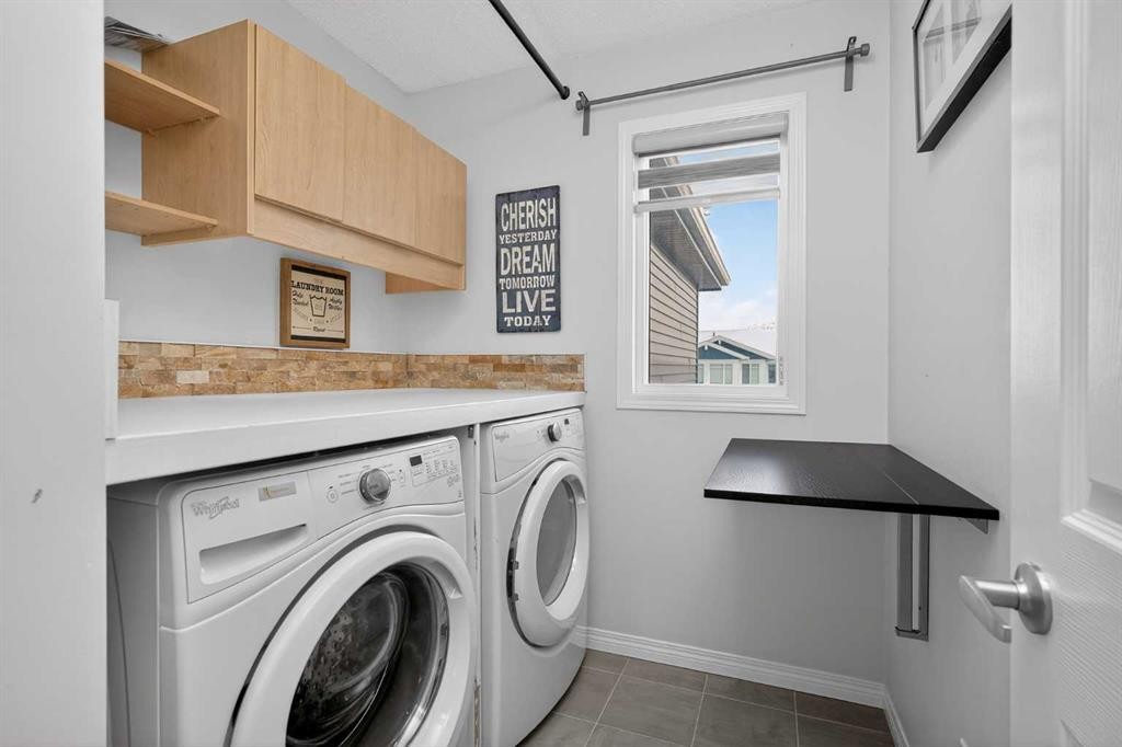 114 Walgrove Green Se, Calgary, AB - Indoor Photo Showing Laundry Room