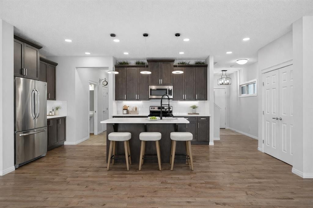 114 Walgrove Green Se, Calgary, AB - Indoor Photo Showing Kitchen With Upgraded Kitchen