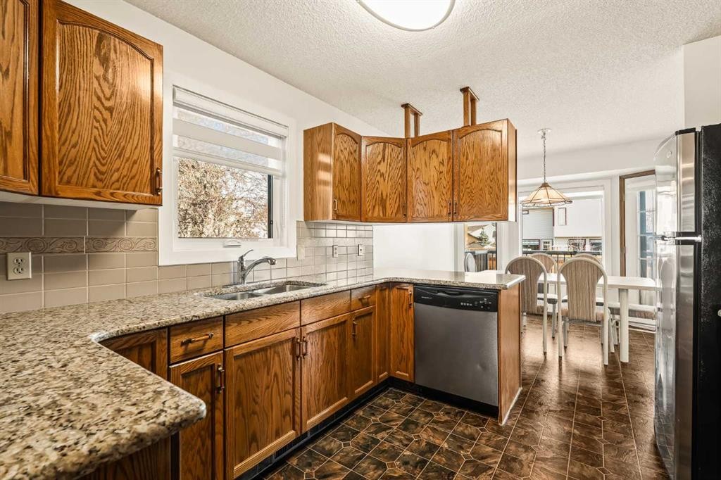 224 Eldorado Place Ne, Calgary, AB - Indoor Photo Showing Kitchen With Double Sink