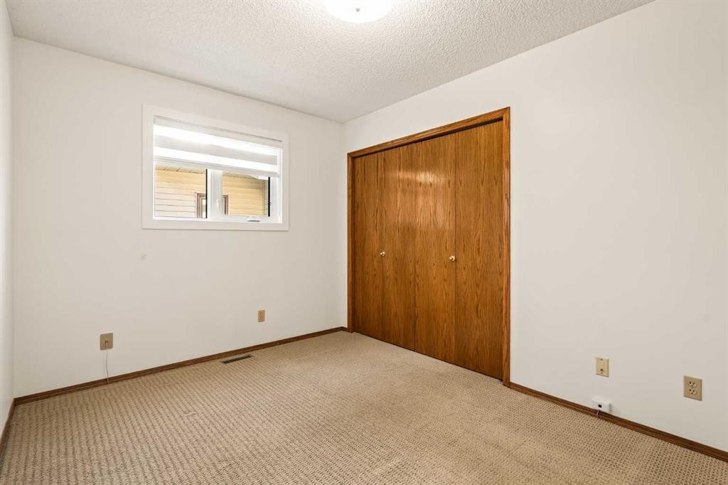 224 Eldorado Place Ne, Calgary, AB - Indoor Photo Showing Other Room