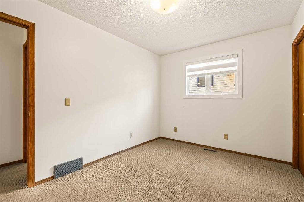 224 Eldorado Place Ne, Calgary, AB - Indoor Photo Showing Other Room
