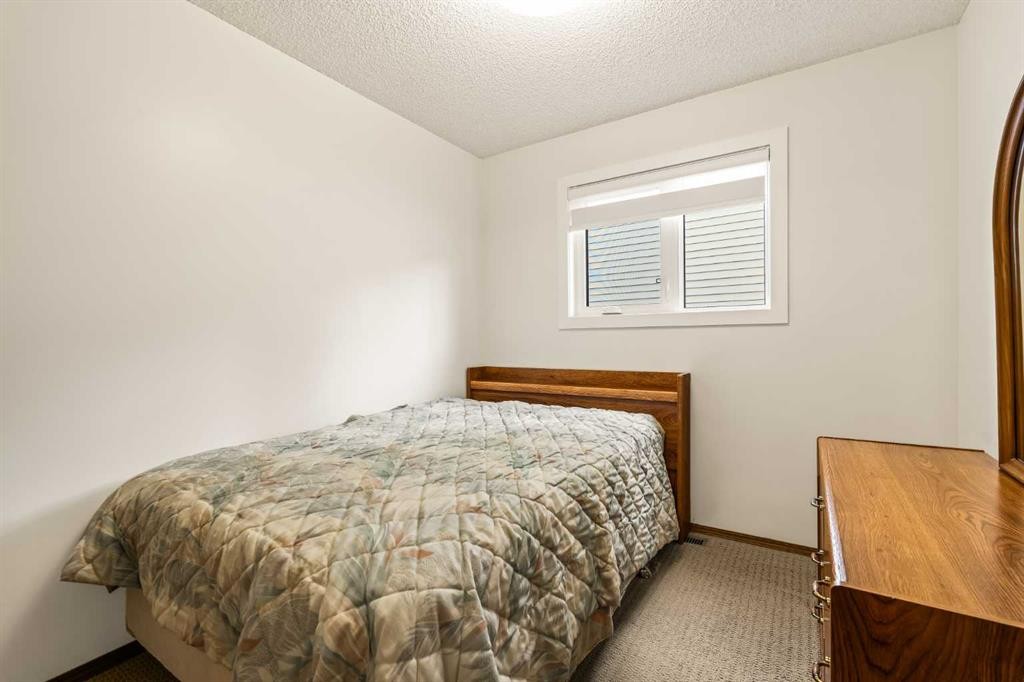 224 Eldorado Place Ne, Calgary, AB - Indoor Photo Showing Bedroom