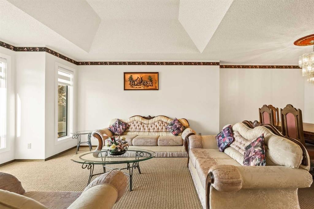 224 Eldorado Place Ne, Calgary, AB - Indoor Photo Showing Living Room
