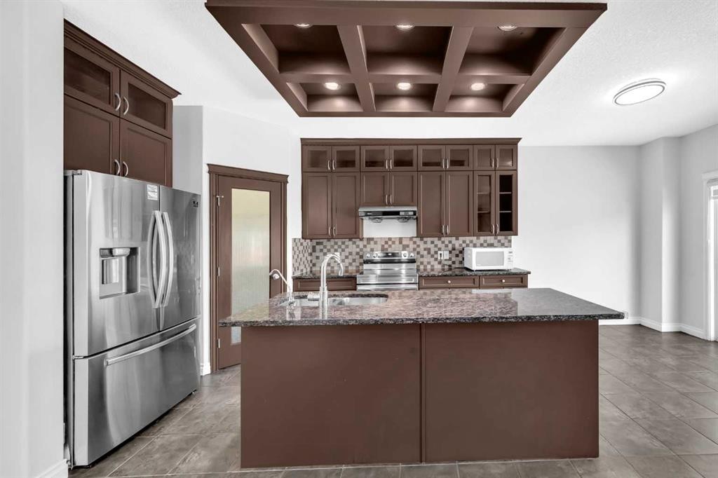 422 Taralake Way Ne, Calgary, AB - Indoor Photo Showing Kitchen With Upgraded Kitchen