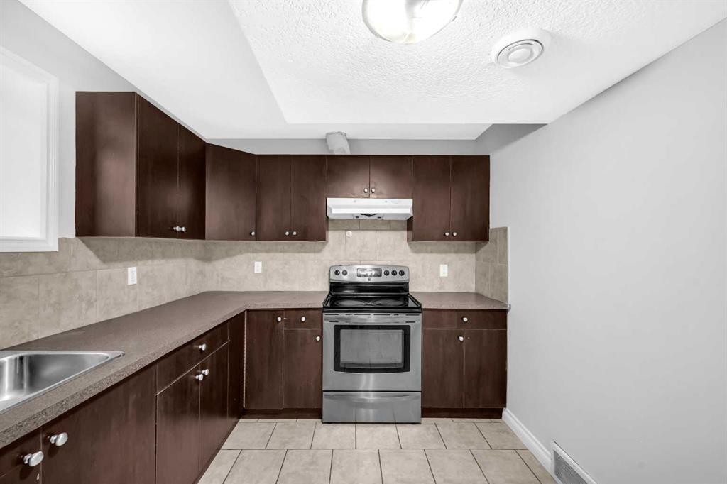 422 Taralake Way Ne, Calgary, AB - Indoor Photo Showing Kitchen