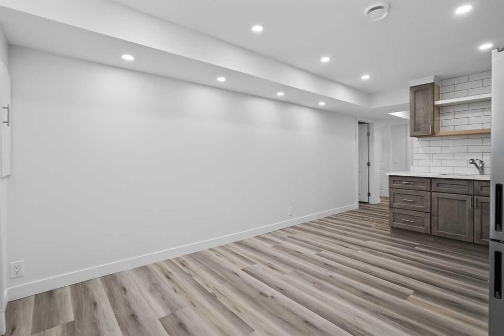 128 Bernard Close Nw, Calgary, AB - Indoor Photo Showing Other Room