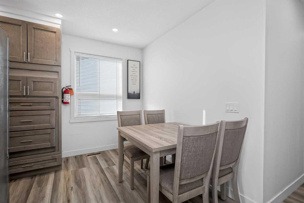 128 Bernard Close Nw, Calgary, AB - Indoor Photo Showing Dining Room