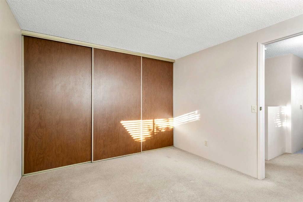 93-1155 Falconridge Drive Ne, Calgary, AB - Indoor Photo Showing Other Room